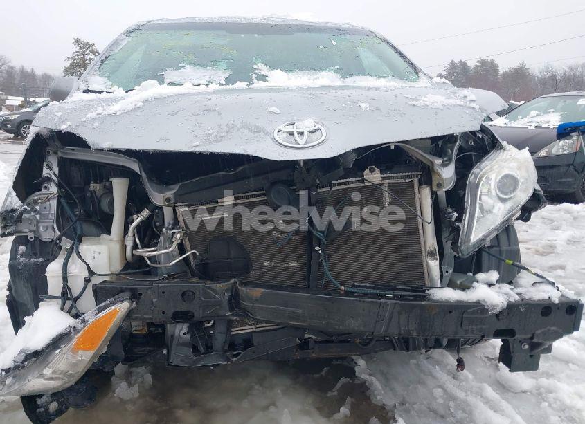 Photo 6 of 2017 Toyota Sienna XLE/LIMITED (VIN 5TDDZ3DC1HS162080)