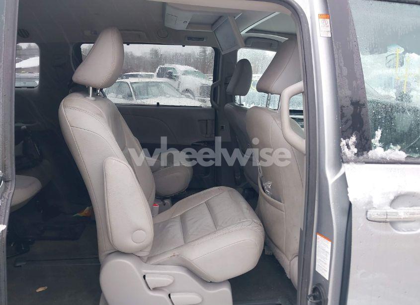 Photo 8 of 2017 Toyota Sienna XLE/LIMITED (VIN 5TDDZ3DC1HS162080)