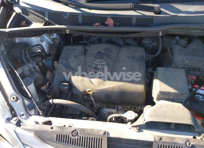 Photo 10 of 2017 Toyota Sienna XLE 7 PASSENGER (VIN 5TDDZ3DC1HS178957)