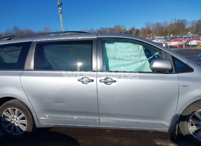 Photo 13 of 2017 Toyota Sienna XLE 7 PASSENGER (VIN 5TDDZ3DC1HS178957)