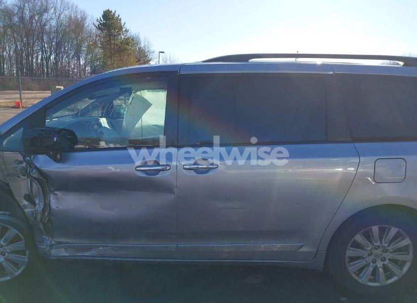 Photo 14 of 2017 Toyota Sienna XLE 7 PASSENGER (VIN 5TDDZ3DC1HS178957)