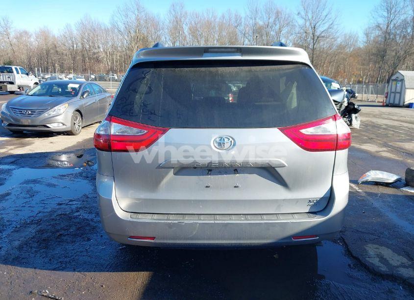 Photo 16 of 2017 Toyota Sienna XLE 7 PASSENGER (VIN 5TDDZ3DC1HS178957)