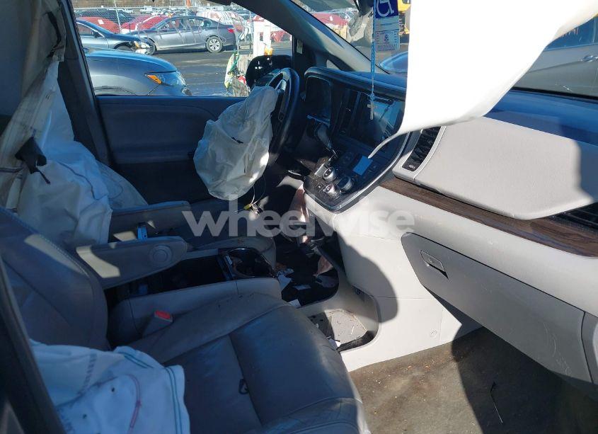 Photo 5 of 2017 Toyota Sienna XLE 7 PASSENGER (VIN 5TDDZ3DC1HS178957)