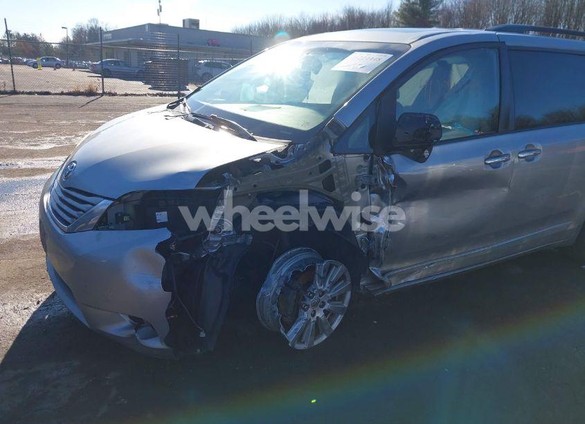 Photo 6 of 2017 Toyota Sienna XLE 7 PASSENGER (VIN 5TDDZ3DC1HS178957)