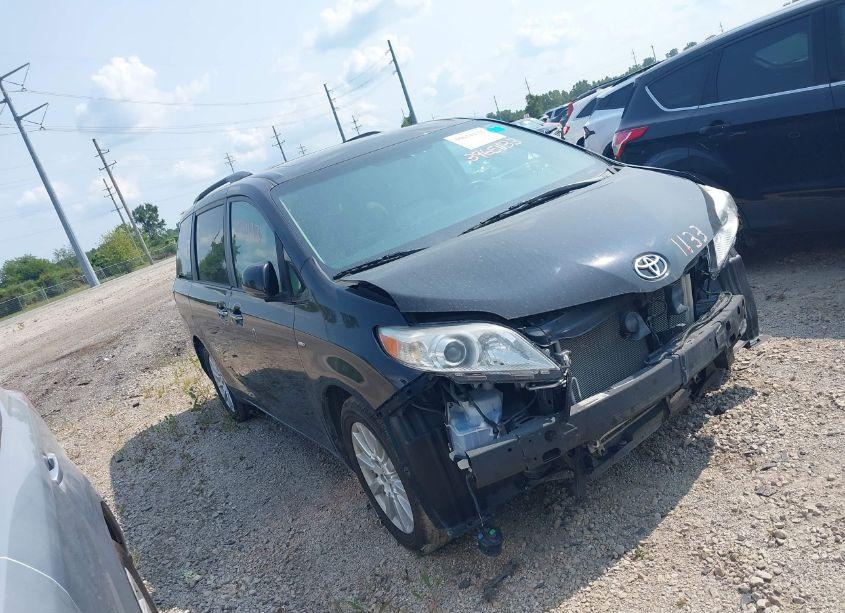 2017 Toyota Sienna XLE 7 PASSENGER (VIN 5TDDZ3DC1HS179011) main photo