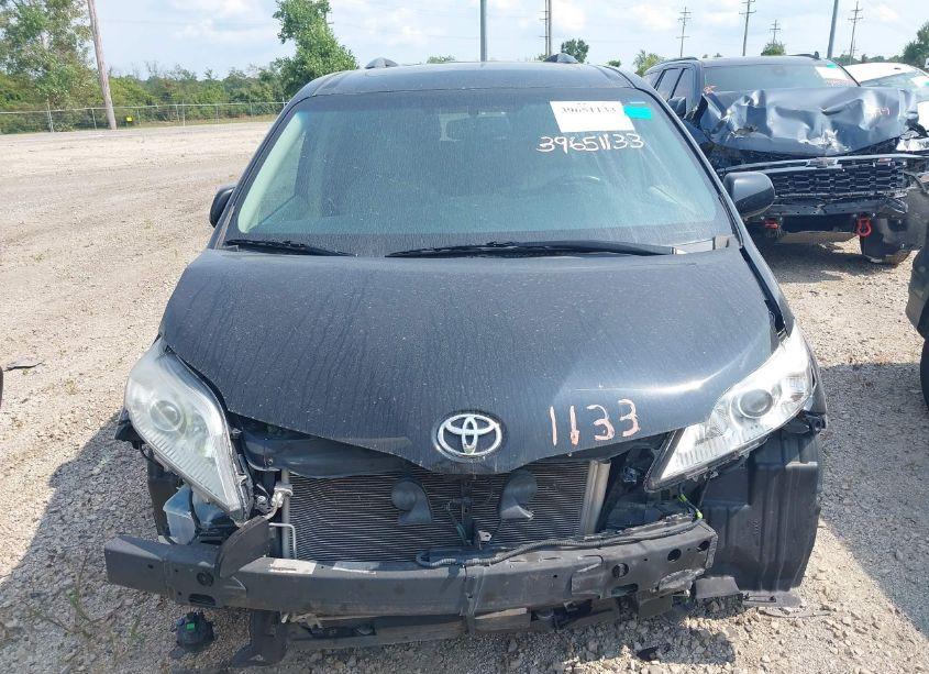 Photo 12 of 2017 Toyota Sienna XLE 7 PASSENGER (VIN 5TDDZ3DC1HS179011)