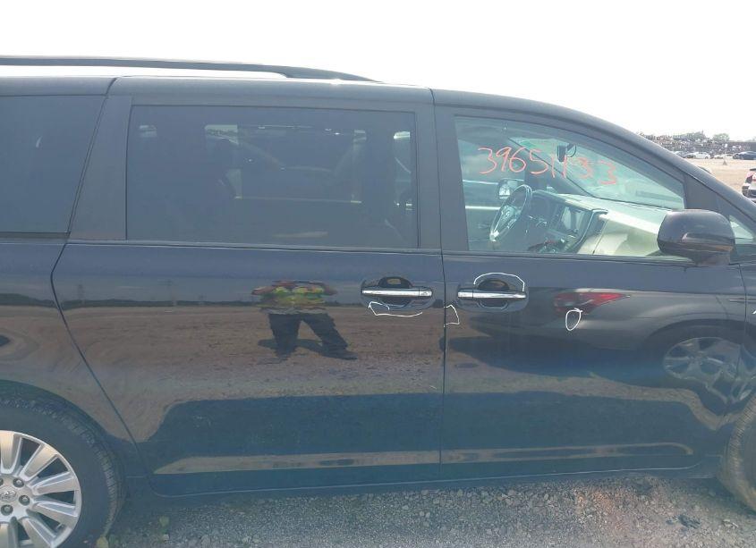 Photo 13 of 2017 Toyota Sienna XLE 7 PASSENGER (VIN 5TDDZ3DC1HS179011)