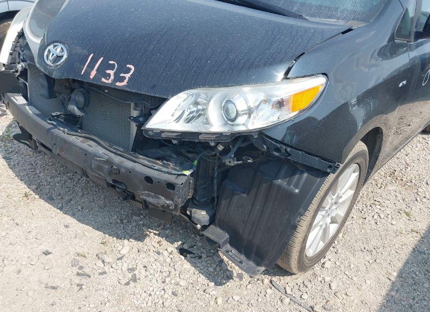 Photo 17 of 2017 Toyota Sienna XLE 7 PASSENGER (VIN 5TDDZ3DC1HS179011)