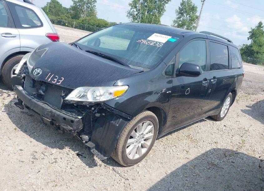 Photo 2 of 2017 Toyota Sienna XLE 7 PASSENGER (VIN 5TDDZ3DC1HS179011)