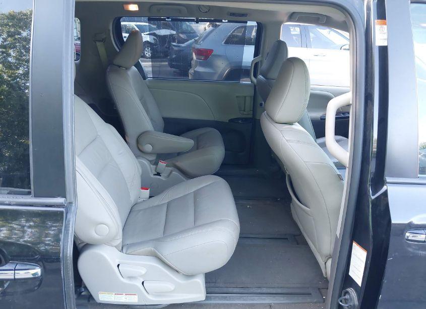 Photo 8 of 2017 Toyota Sienna XLE 7 PASSENGER (VIN 5TDDZ3DC1HS179011)