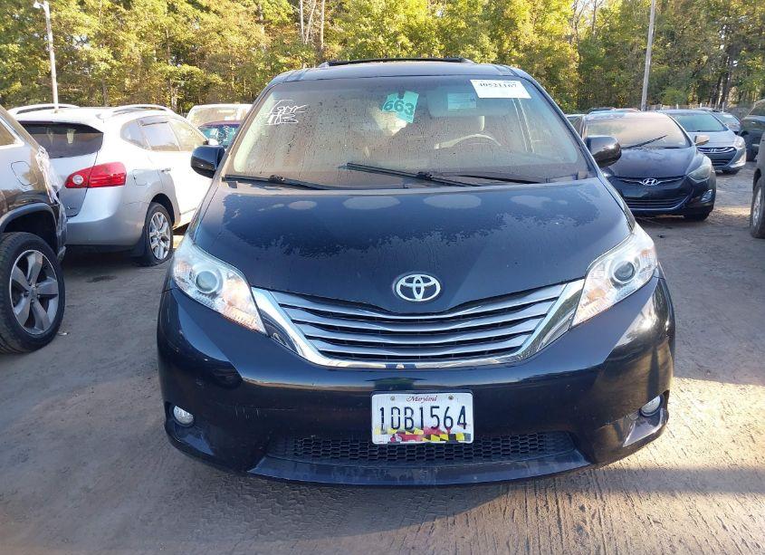 Photo 13 of 2017 Toyota Sienna XLE/LIMITED (VIN 5TDDZ3DC1HS182412)