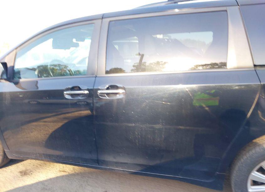 Photo 15 of 2017 Toyota Sienna XLE/LIMITED (VIN 5TDDZ3DC1HS182412)