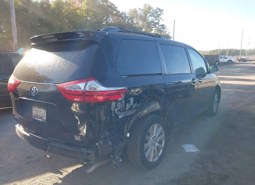 Photo 4 of 2017 Toyota Sienna XLE/LIMITED (VIN 5TDDZ3DC1HS182412)