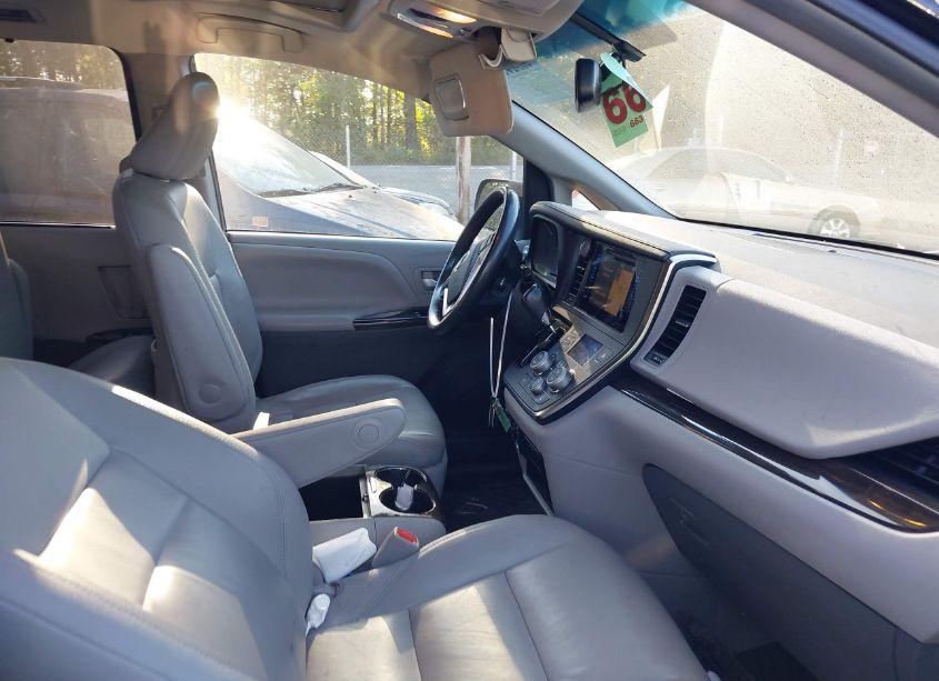 Photo 5 of 2017 Toyota Sienna XLE/LIMITED (VIN 5TDDZ3DC1HS182412)