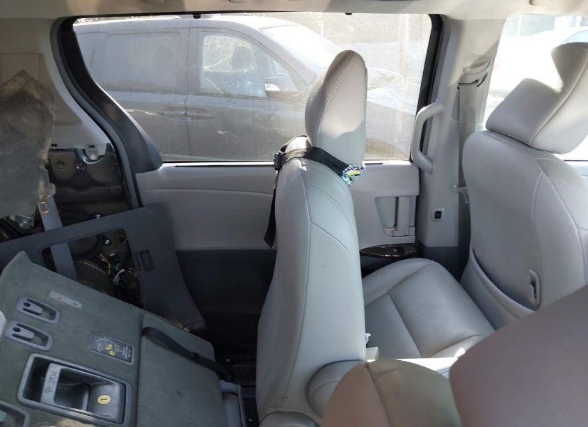Photo 8 of 2017 Toyota Sienna XLE/LIMITED (VIN 5TDDZ3DC1HS182412)