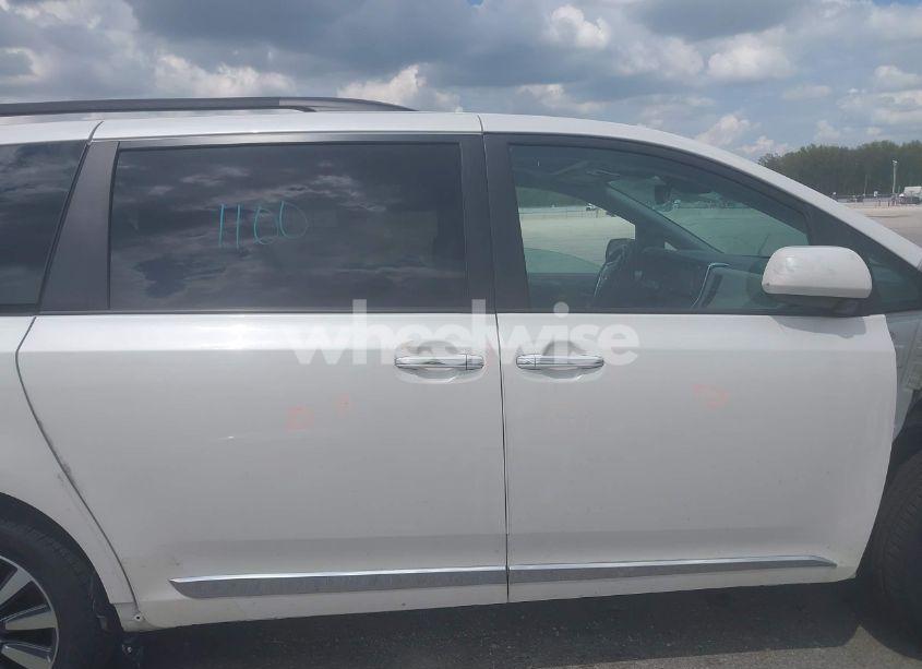 Photo 14 of 2018 Toyota Sienna XLE/XLE PREMIUM/LIMITED/LIMITED PREMIUM (VIN 5TDDZ3DC1JS200008)