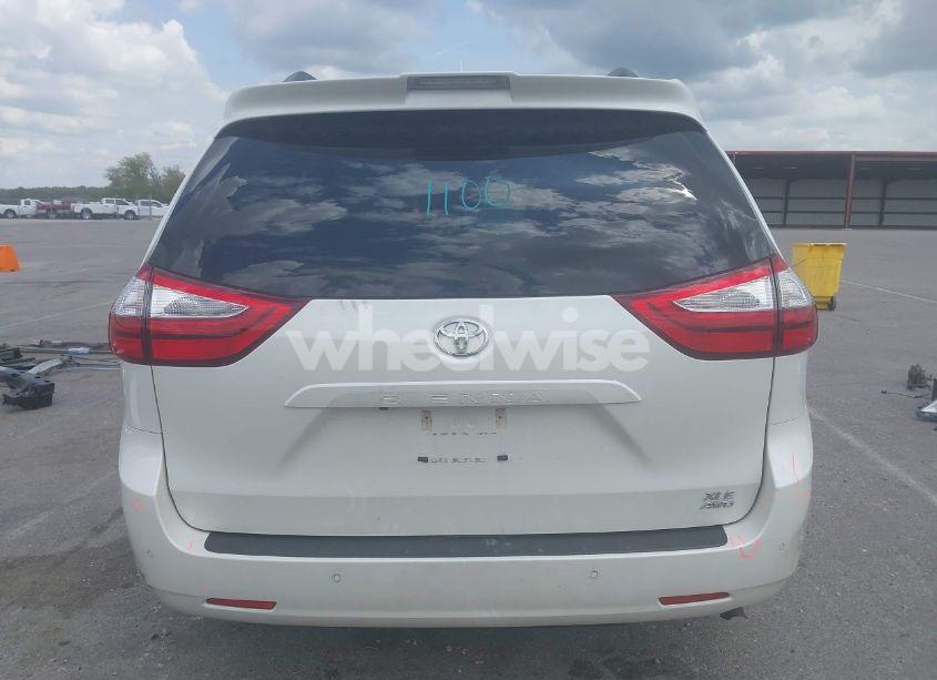 Photo 17 of 2018 Toyota Sienna XLE/XLE PREMIUM/LIMITED/LIMITED PREMIUM (VIN 5TDDZ3DC1JS200008)