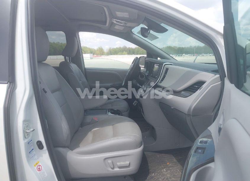 Photo 5 of 2018 Toyota Sienna XLE/XLE PREMIUM/LIMITED/LIMITED PREMIUM (VIN 5TDDZ3DC1JS200008)