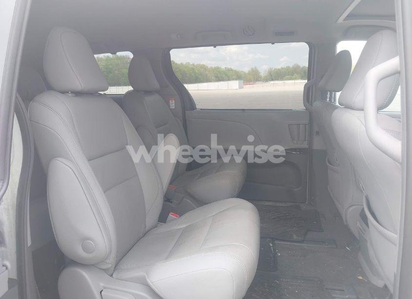 Photo 8 of 2018 Toyota Sienna XLE/XLE PREMIUM/LIMITED/LIMITED PREMIUM (VIN 5TDDZ3DC1JS200008)