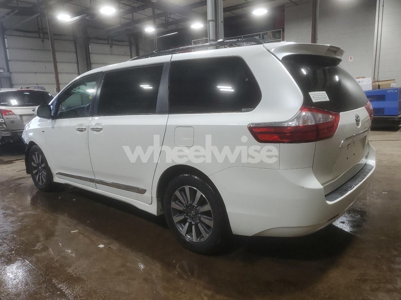 Photo 2 of 2018 TOYOTA SIENNA XLE (VIN 5TDDZ3DC1JS200283)