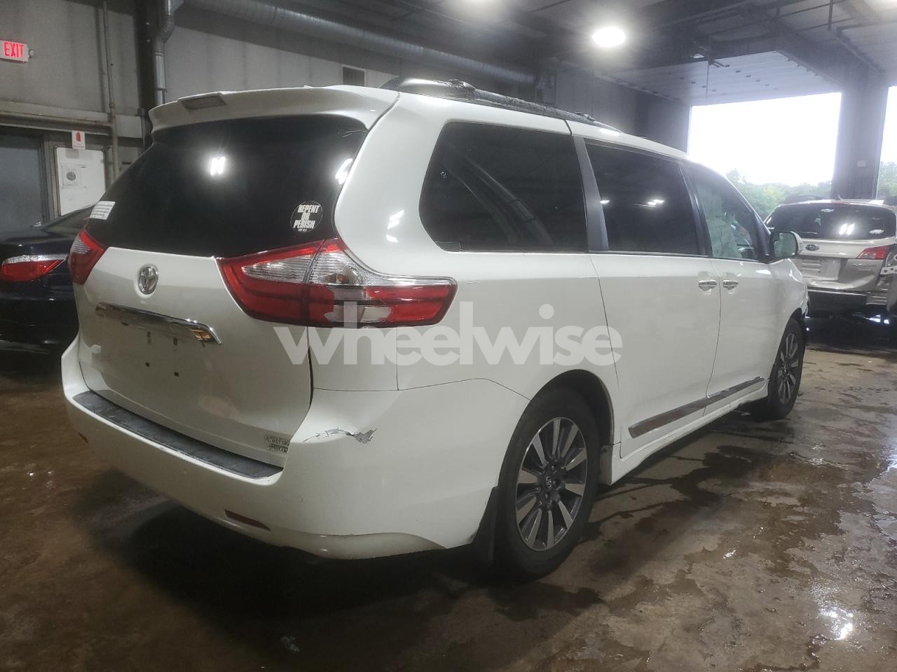 Photo 3 of 2018 TOYOTA SIENNA XLE (VIN 5TDDZ3DC1JS200283)