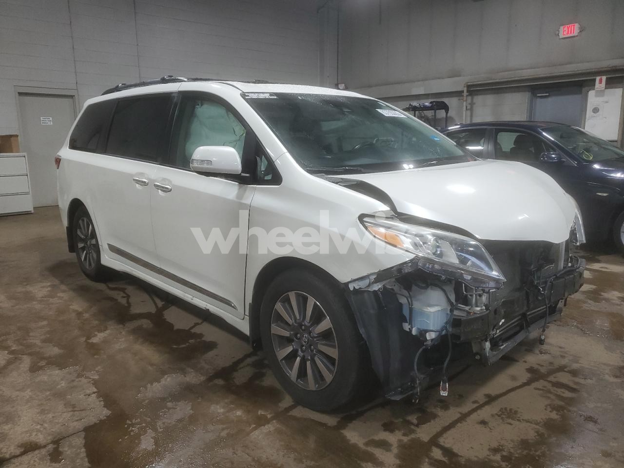Photo 4 of 2018 TOYOTA SIENNA XLE (VIN 5TDDZ3DC1JS200283)