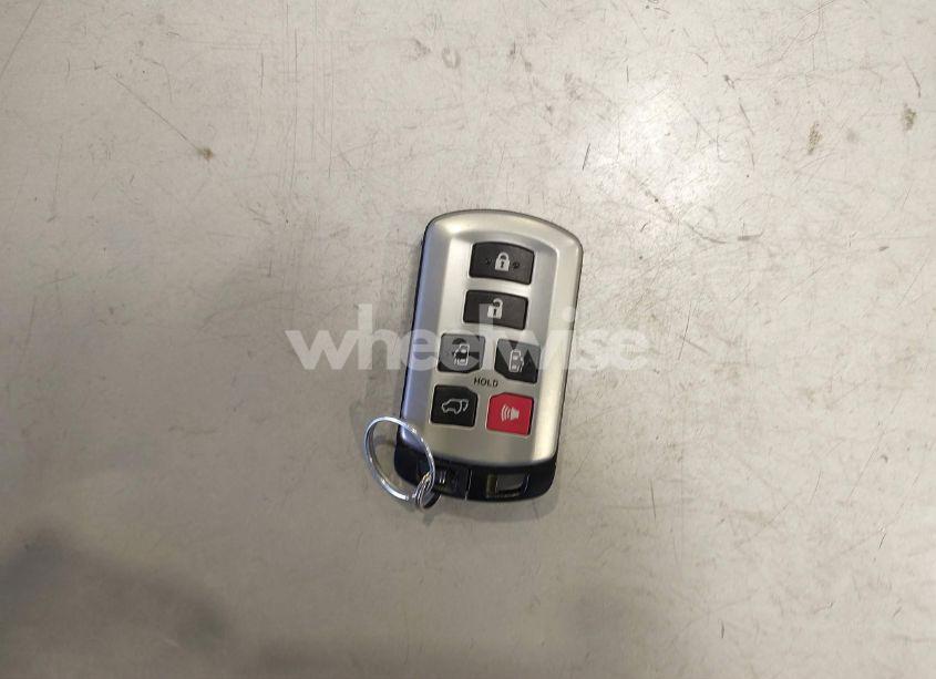 Photo 11 of 2018 Toyota Sienna XLE/XLE PREMIUM/LIMITED/LIMITED PREMIUM (VIN 5TDDZ3DC1JS205449)