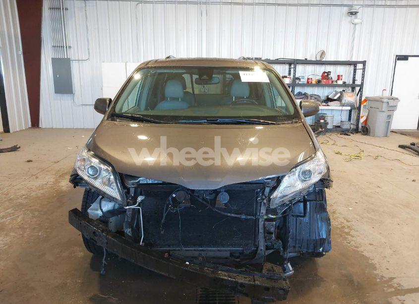 Photo 13 of 2018 Toyota Sienna XLE/XLE PREMIUM/LIMITED/LIMITED PREMIUM (VIN 5TDDZ3DC1JS205449)