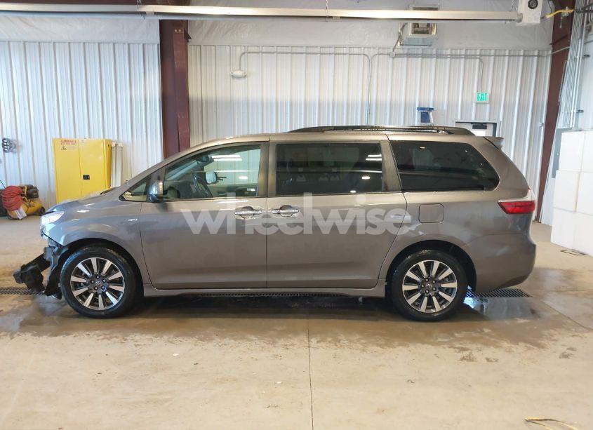 Photo 15 of 2018 Toyota Sienna XLE/XLE PREMIUM/LIMITED/LIMITED PREMIUM (VIN 5TDDZ3DC1JS205449)