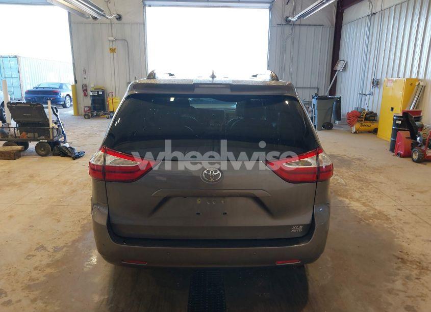 Photo 17 of 2018 Toyota Sienna XLE/XLE PREMIUM/LIMITED/LIMITED PREMIUM (VIN 5TDDZ3DC1JS205449)