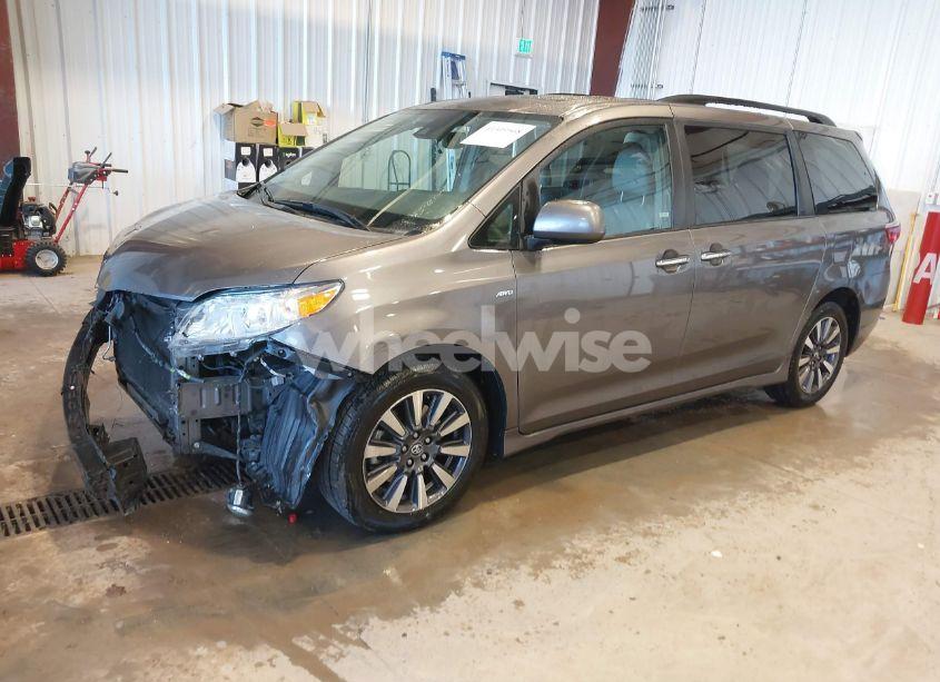 Photo 2 of 2018 Toyota Sienna XLE/XLE PREMIUM/LIMITED/LIMITED PREMIUM (VIN 5TDDZ3DC1JS205449)