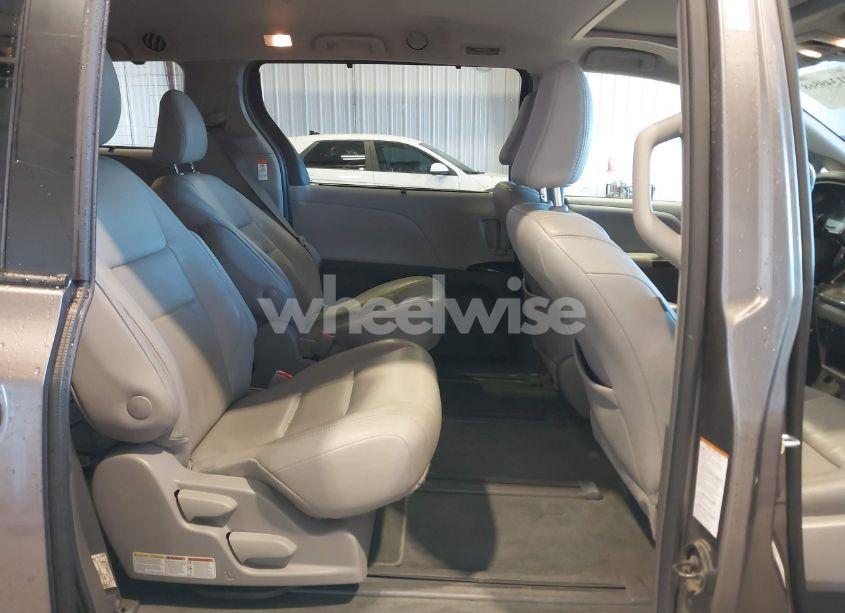 Photo 8 of 2018 Toyota Sienna XLE/XLE PREMIUM/LIMITED/LIMITED PREMIUM (VIN 5TDDZ3DC1JS205449)