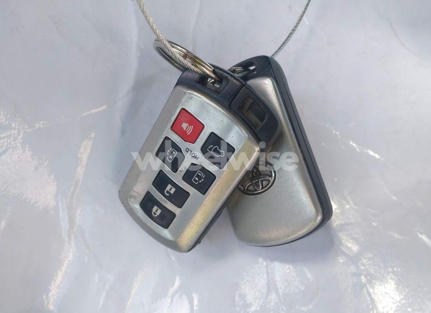 Photo 11 of 2019 Toyota Sienna XLE 7 PASSENGER (VIN 5TDDZ3DC1KS224861)