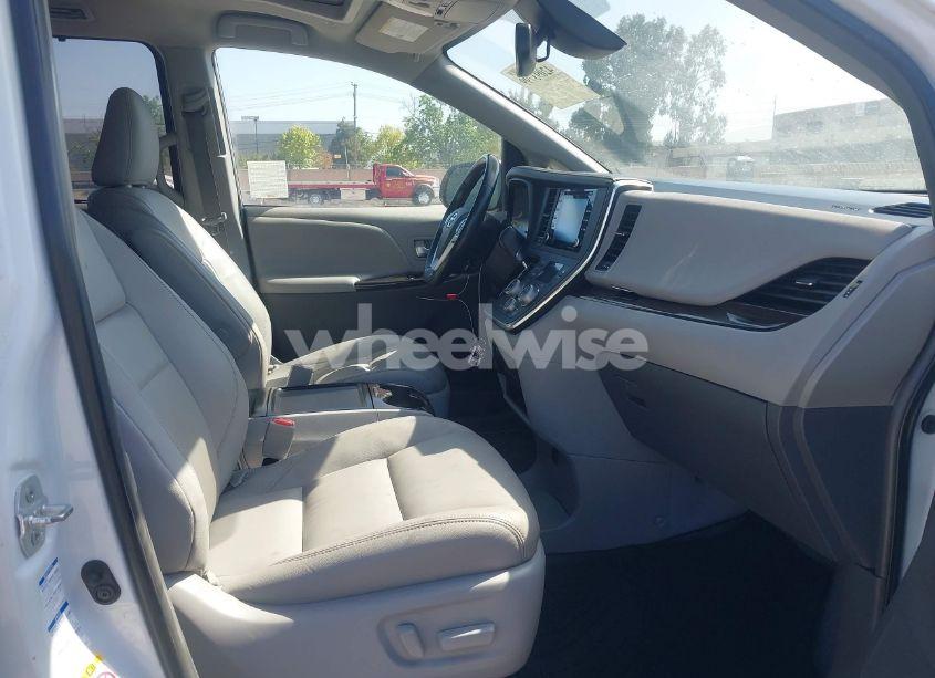Photo 5 of 2019 Toyota Sienna XLE 7 PASSENGER (VIN 5TDDZ3DC1KS224861)