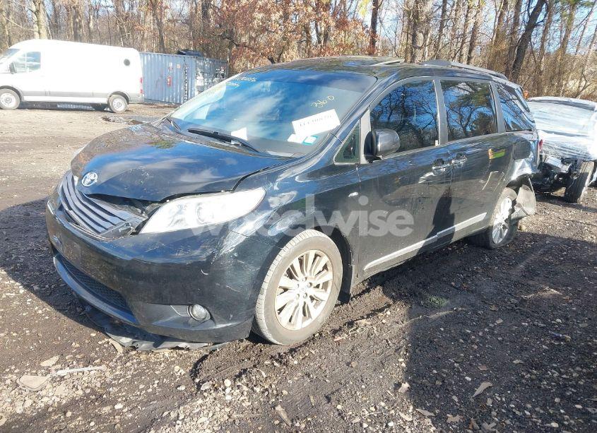 Photo 2 of 2017 Toyota Sienna XLE/LIMITED (VIN 5TDDZ3DC2HS149614)