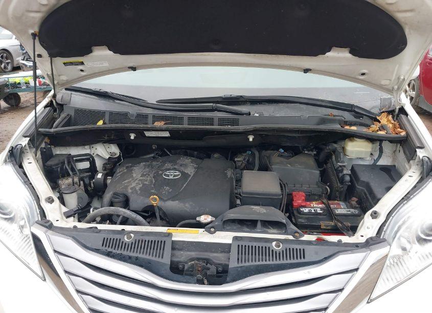 Photo 10 of 2017 Toyota Sienna XLE/LIMITED (VIN 5TDDZ3DC2HS161696)