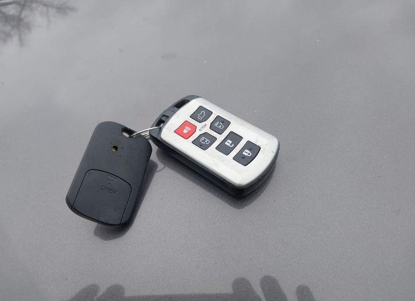 Photo 11 of 2017 Toyota Sienna XLE/LIMITED (VIN 5TDDZ3DC2HS161696)