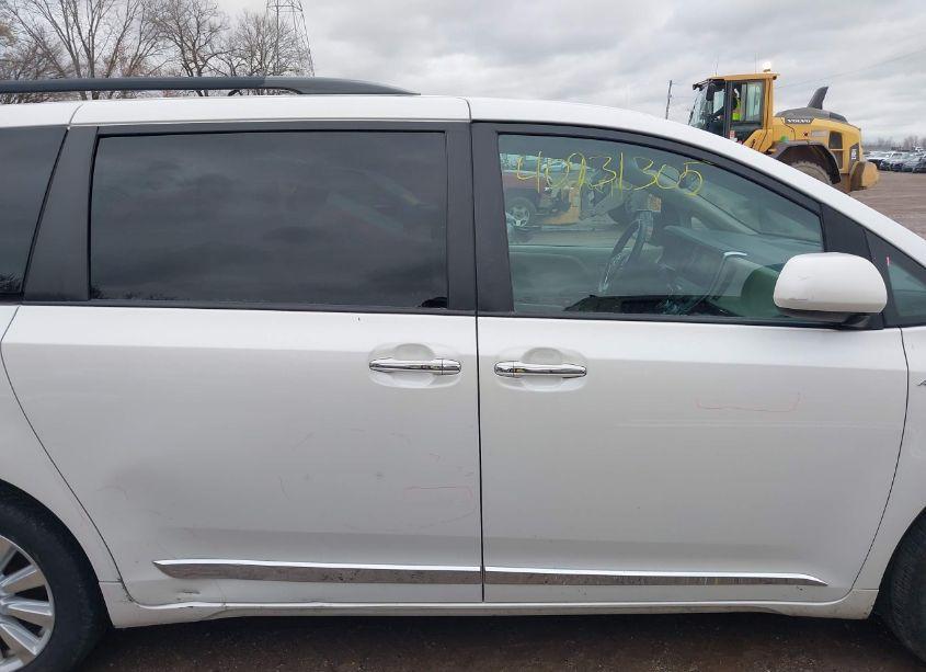 Photo 14 of 2017 Toyota Sienna XLE/LIMITED (VIN 5TDDZ3DC2HS161696)