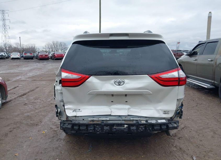 Photo 17 of 2017 Toyota Sienna XLE/LIMITED (VIN 5TDDZ3DC2HS161696)