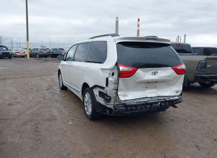 Photo 3 of 2017 Toyota Sienna XLE/LIMITED (VIN 5TDDZ3DC2HS161696)