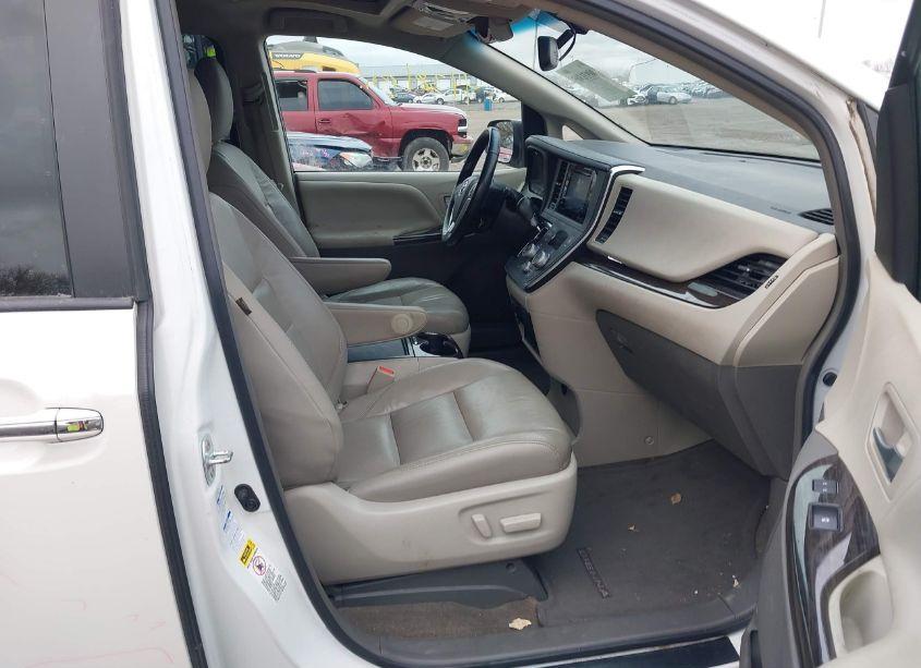 Photo 5 of 2017 Toyota Sienna XLE/LIMITED (VIN 5TDDZ3DC2HS161696)