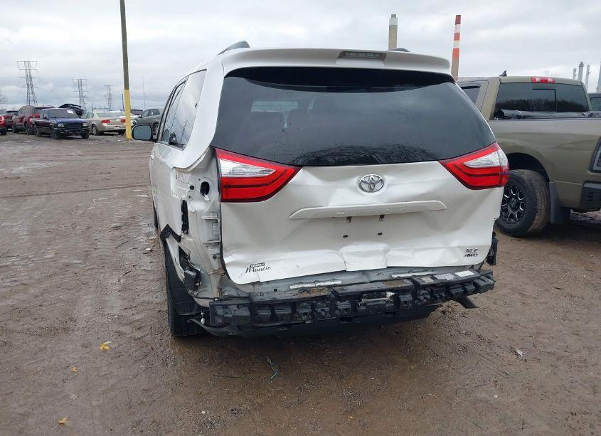 Photo 6 of 2017 Toyota Sienna XLE/LIMITED (VIN 5TDDZ3DC2HS161696)