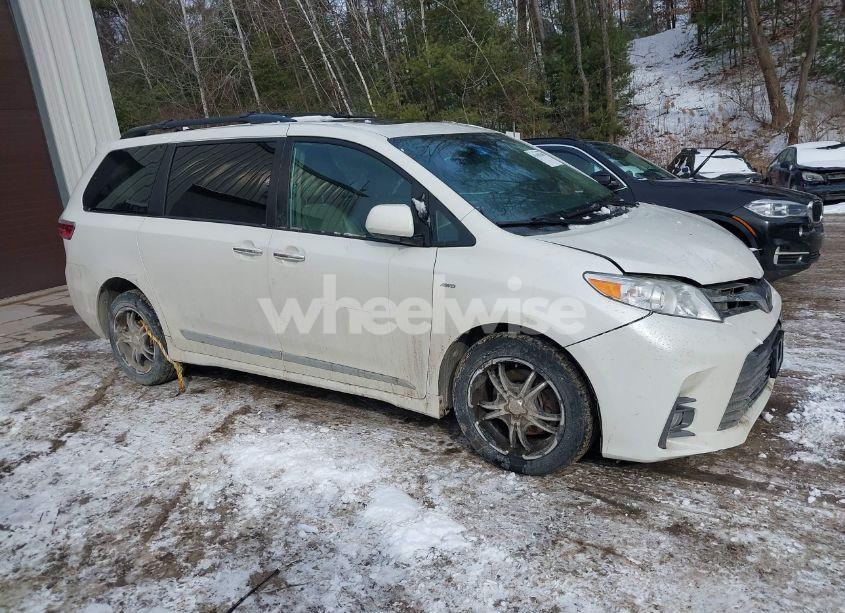 2018 Toyota Sienna XLE/XLE PREMIUM/LIMITED/LIMITED PREMIUM (VIN 5TDDZ3DC2JS191352) main photo