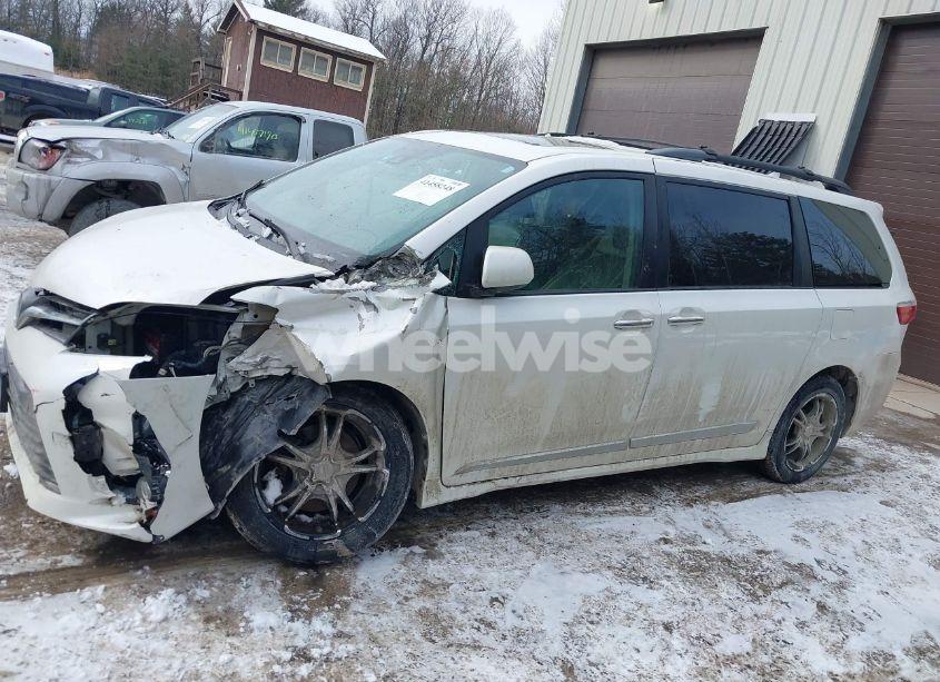 Photo 15 of 2018 Toyota Sienna XLE/XLE PREMIUM/LIMITED/LIMITED PREMIUM (VIN 5TDDZ3DC2JS191352)