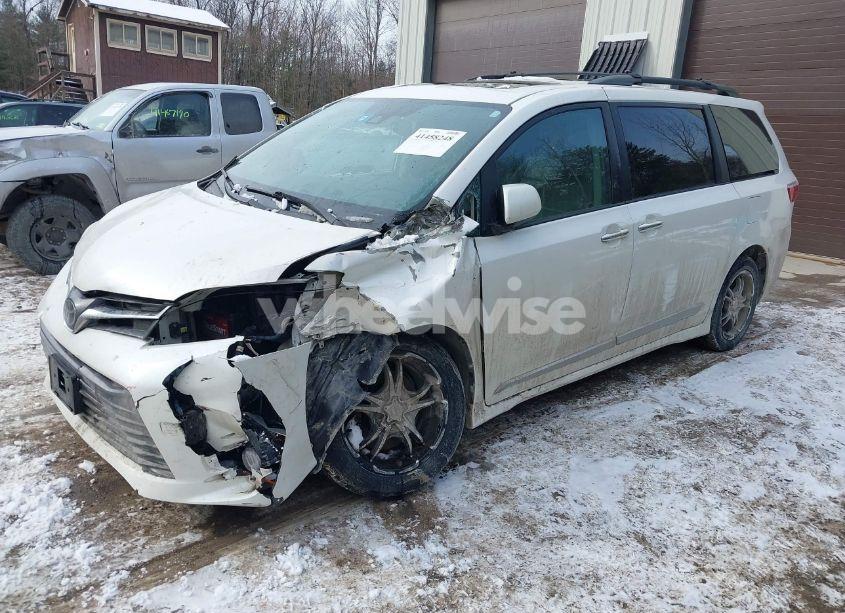 Photo 2 of 2018 Toyota Sienna XLE/XLE PREMIUM/LIMITED/LIMITED PREMIUM (VIN 5TDDZ3DC2JS191352)