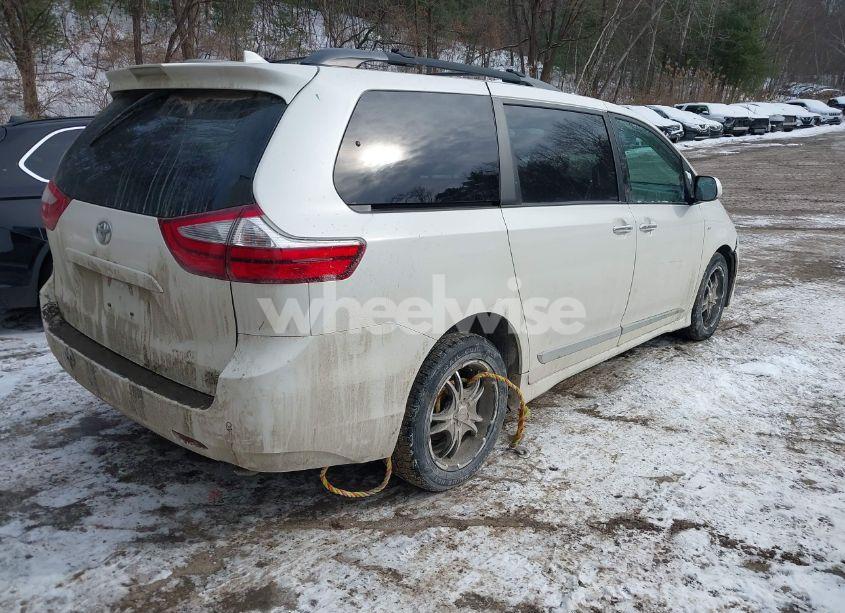 Photo 4 of 2018 Toyota Sienna XLE/XLE PREMIUM/LIMITED/LIMITED PREMIUM (VIN 5TDDZ3DC2JS191352)