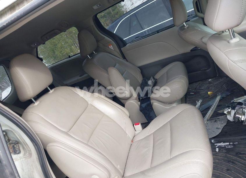 Photo 8 of 2018 Toyota Sienna XLE/XLE PREMIUM/LIMITED/LIMITED PREMIUM (VIN 5TDDZ3DC2JS191352)