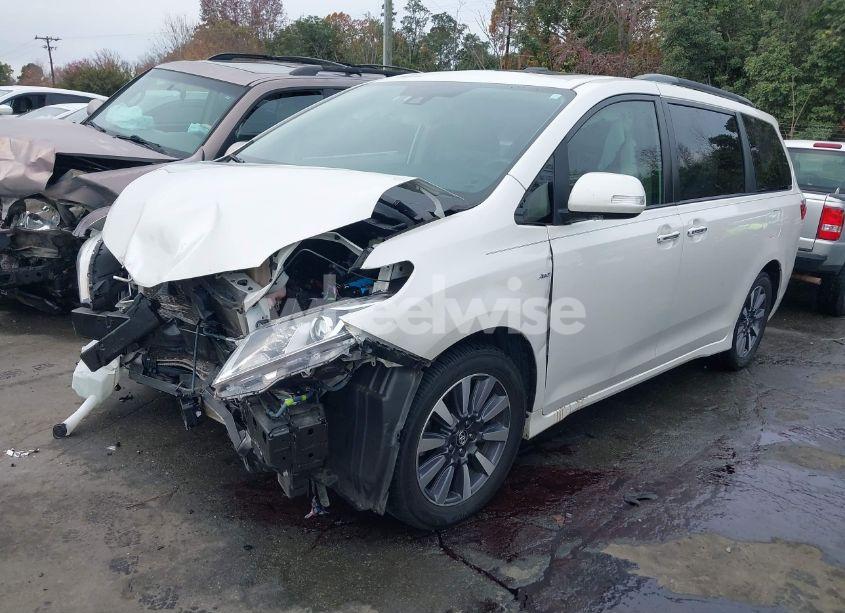 Photo 2 of 2019 Toyota Sienna LIMITED 7 PASSENGER (VIN 5TDDZ3DC2KS226750)