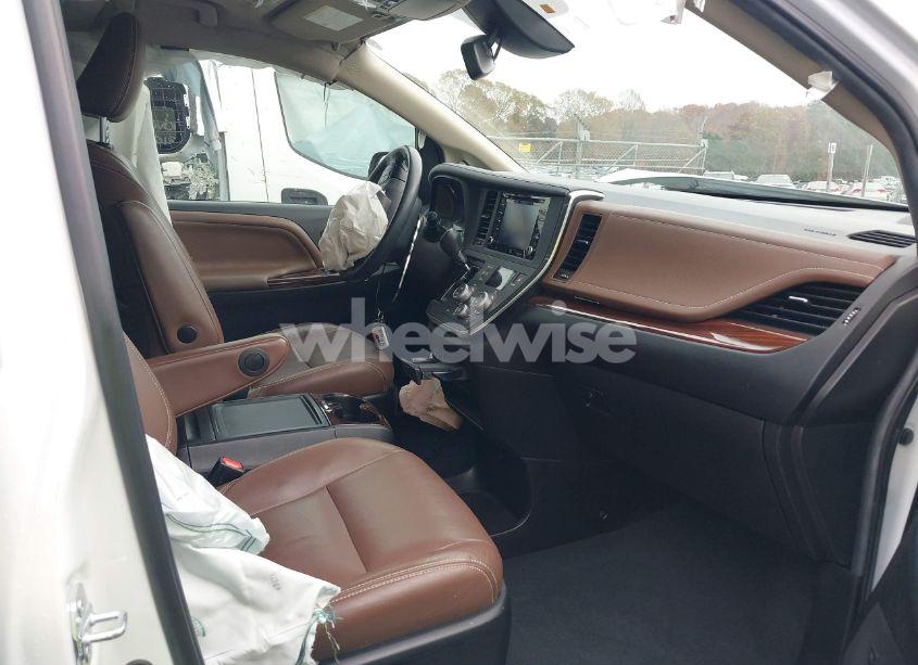 Photo 5 of 2019 Toyota Sienna LIMITED 7 PASSENGER (VIN 5TDDZ3DC2KS226750)