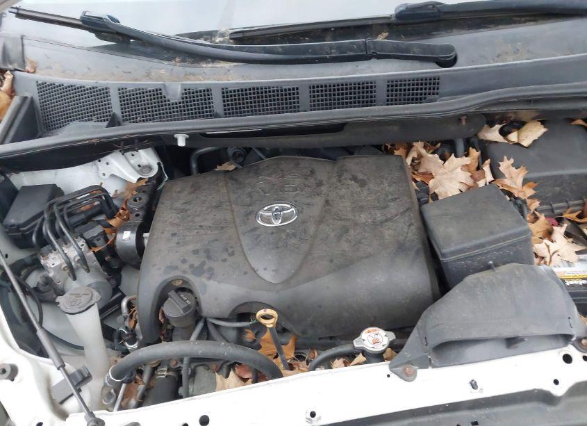 Photo 10 of 2017 Toyota Sienna LIMITED PREMIUM 7 PASSENGER (VIN 5TDDZ3DC3HS153042)